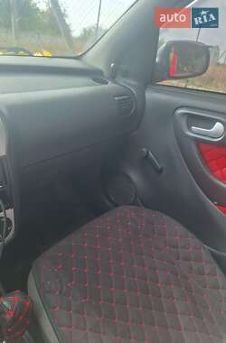 Хэтчбек Opel Corsa 2003 в 