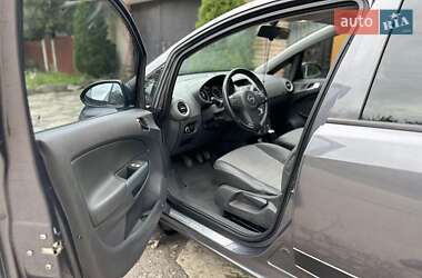 Хэтчбек Opel Corsa 2011 в 