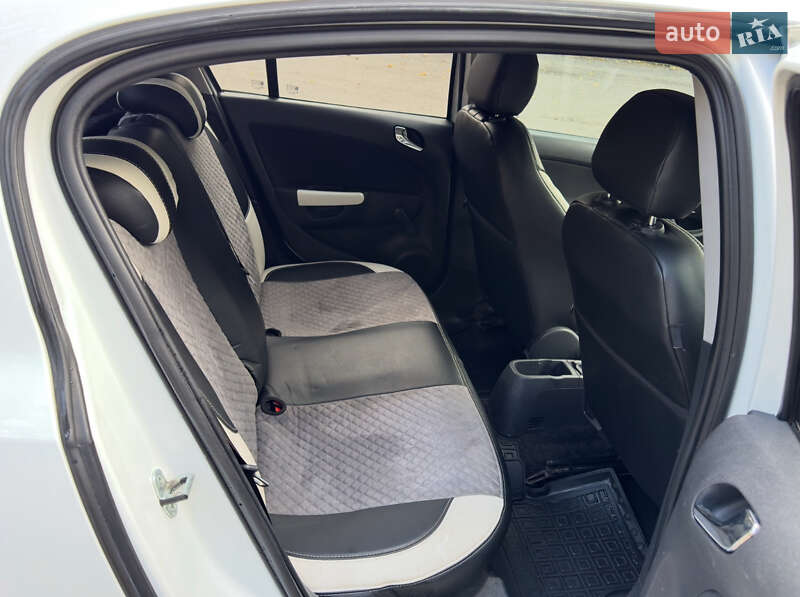Хэтчбек Opel Corsa 2012 в Киеве