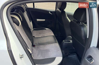 Хэтчбек Opel Corsa 2012 в 