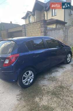 Хэтчбек Opel Corsa 2012 в 