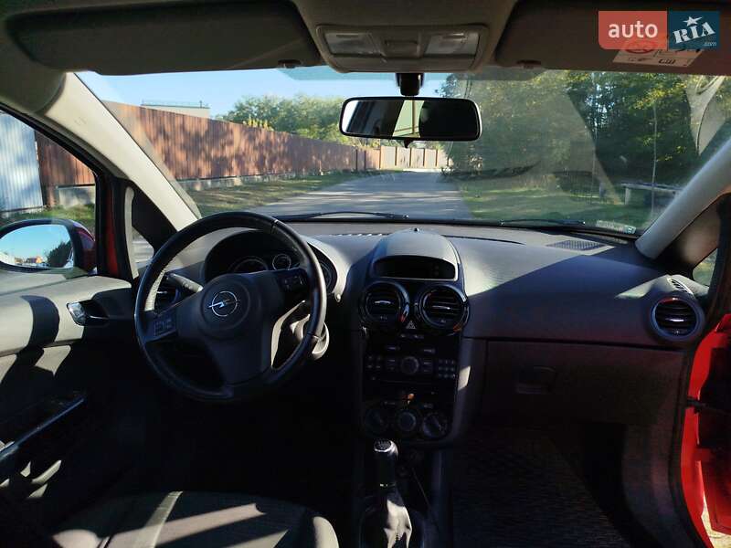 Хетчбек Opel Corsa 2014 в Білогородці