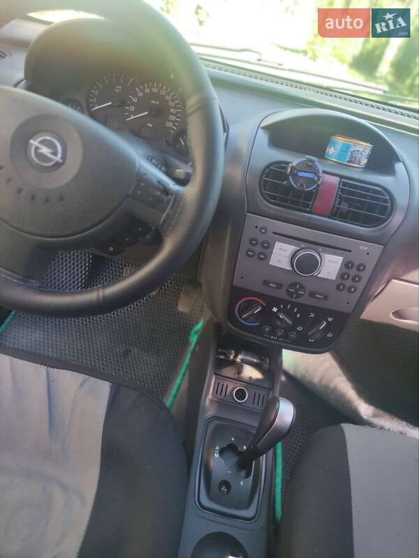 Хэтчбек Opel Corsa 2003 в Дубно