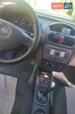 Хетчбек Opel Corsa 2003 в  фото 2 Хетчбек Opel Corsa 2003 в