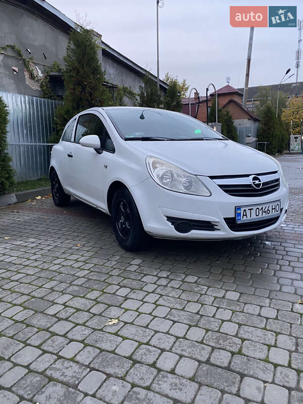 Хэтчбек Opel Corsa 2010 в Ивано-Франковске фото 2 Хэтчбек Opel Corsa 2010 в Ивано-Франковске