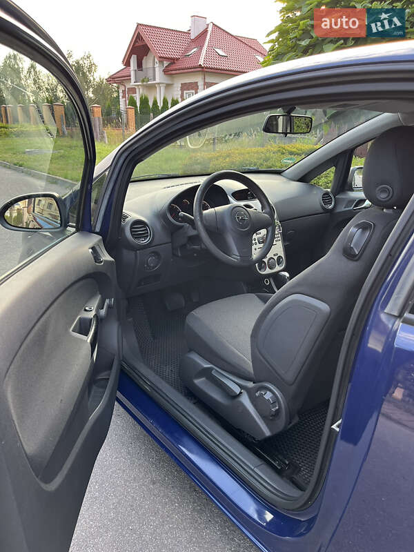Хетчбек Opel Corsa 2009 в Шептицькому