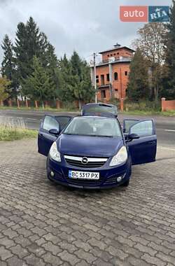 Хэтчбек Opel Corsa 2010 в 