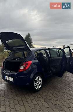 Хэтчбек Opel Corsa 2010 в 