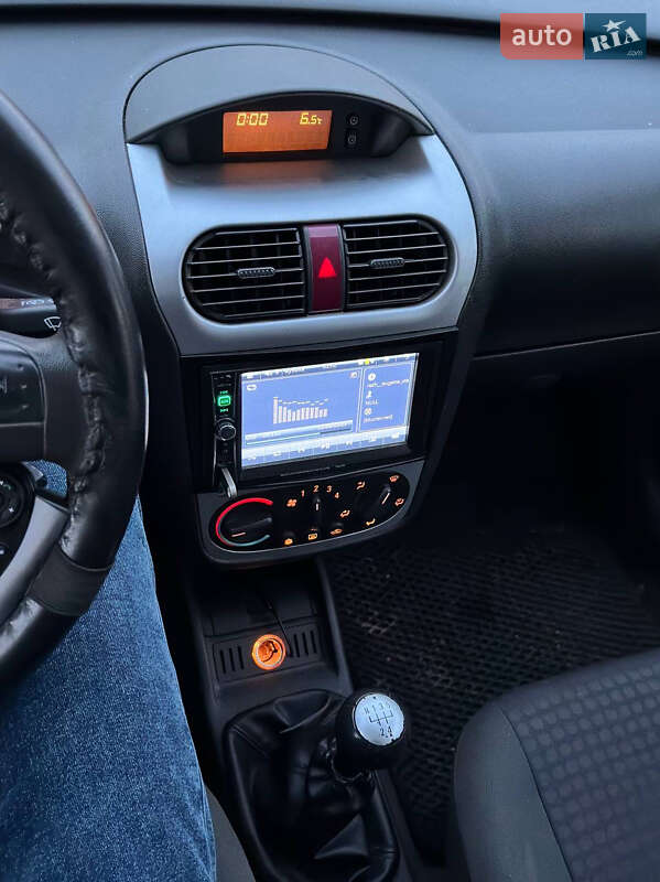 Хетчбек Opel Corsa 2003 в Чернівцях фото 9 Хетчбек Opel Corsa 2003 в Чернівцях