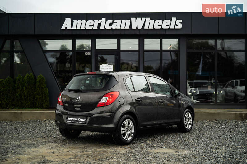 Хетчбек Opel Corsa 2013 в Чернівцях