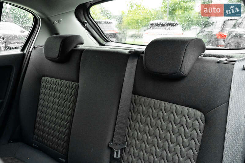 Хетчбек Opel Corsa 2013 в Чернівцях