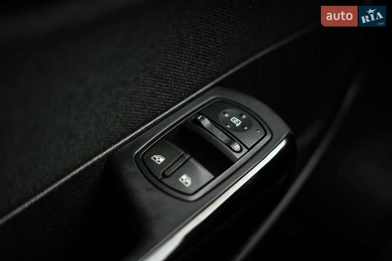 Хетчбек Opel Corsa 2013 в Чернівцях