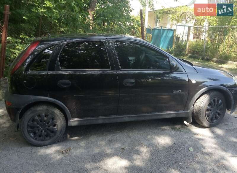 Хэтчбек Opel Corsa 2003 в  фото Хэтчбек Opel Corsa 2003 в