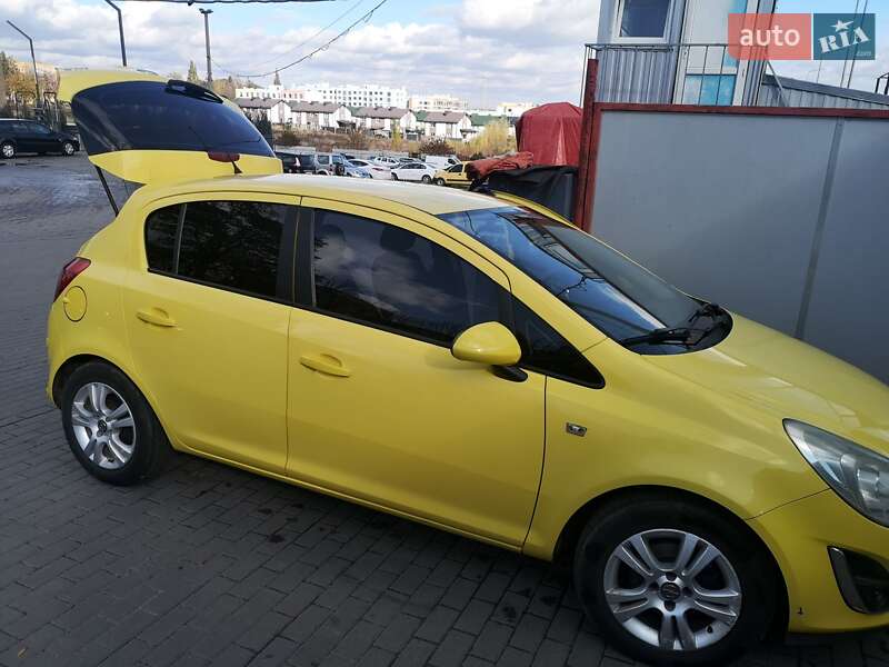Хэтчбек Opel Corsa 2011 в Ровно