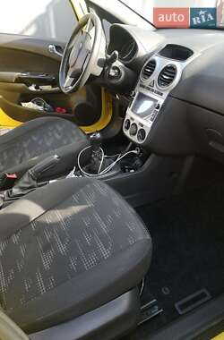 Хэтчбек Opel Corsa 2011 в Ровно