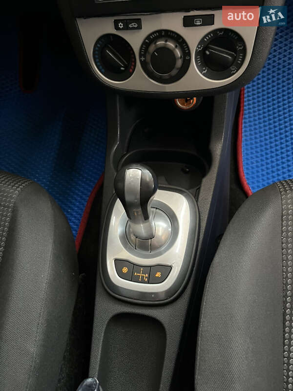 Хэтчбек Opel Corsa 2008 в Ужгороде