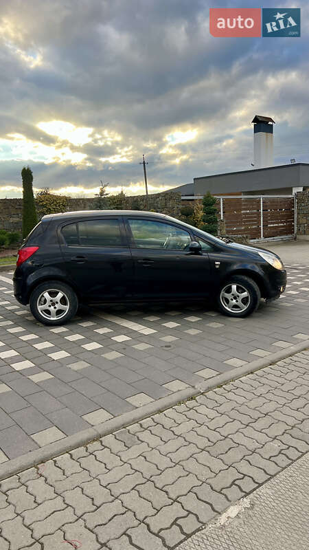 Хетчбек Opel Corsa 2011 в Стрию
