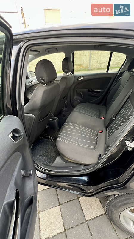 Хетчбек Opel Corsa 2011 в Стрию