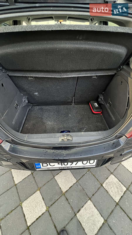 Хетчбек Opel Corsa 2011 в Стрию