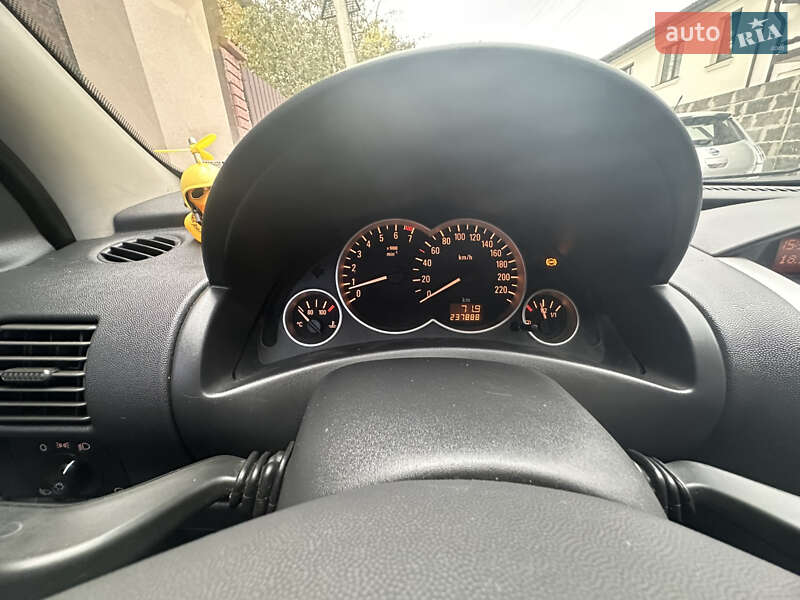 Хэтчбек Opel Corsa 2005 в Ивано-Франковске