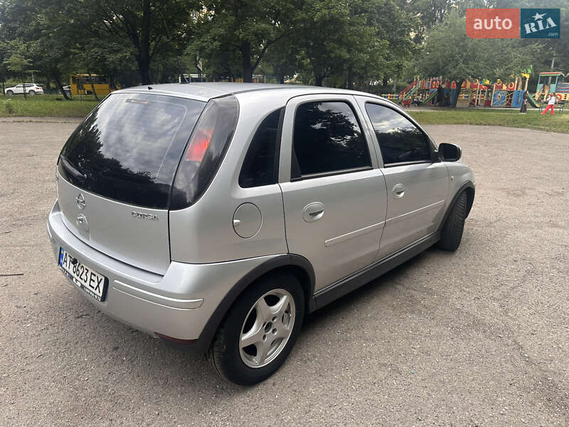Хэтчбек Opel Corsa 2005 в Ивано-Франковске