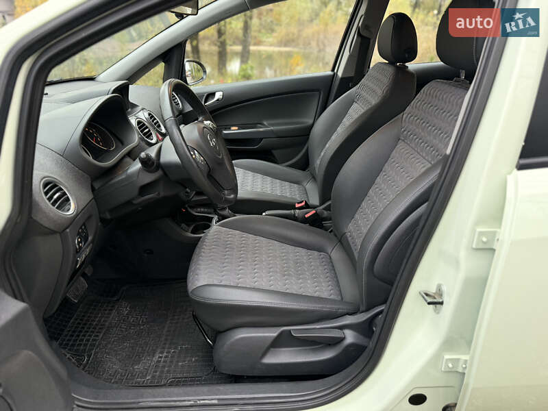 Хетчбек Opel Corsa 2012 в Києві