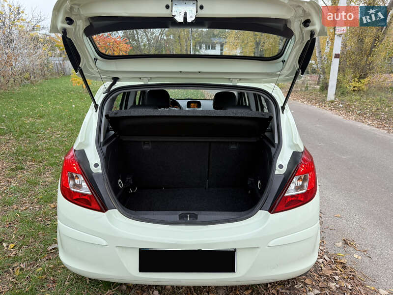 Хетчбек Opel Corsa 2012 в Києві