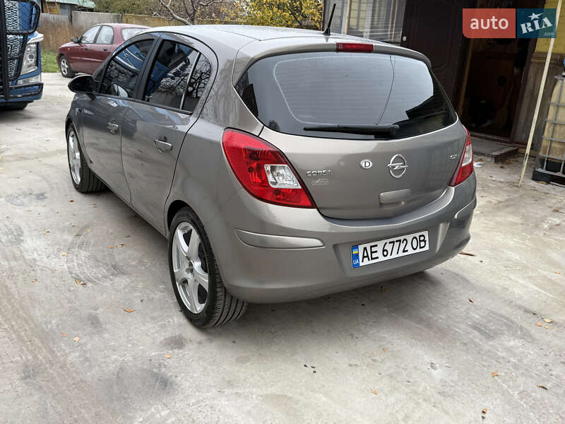 Хэтчбек Opel Corsa 2013 в Днепре