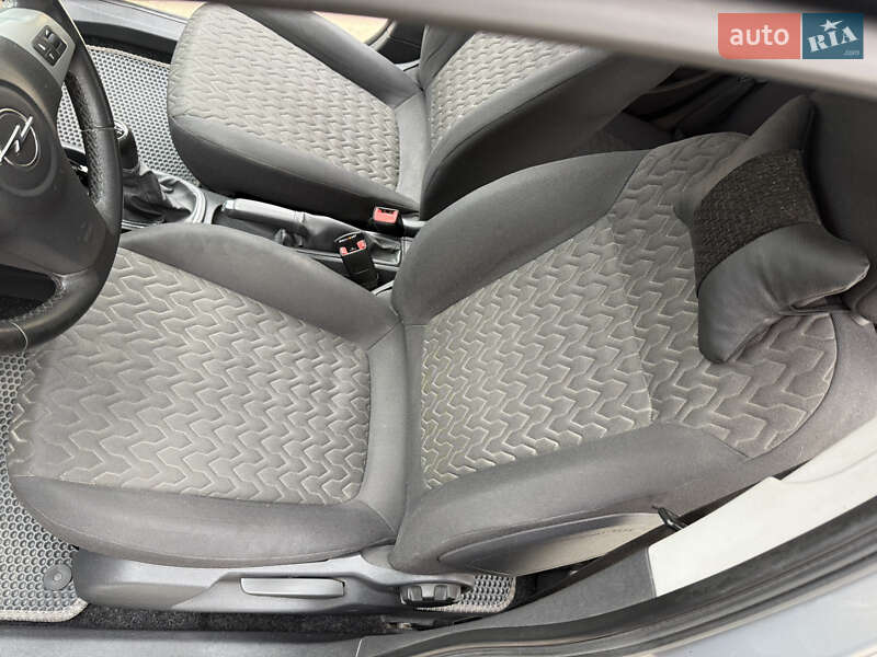 Хэтчбек Opel Corsa 2013 в Днепре