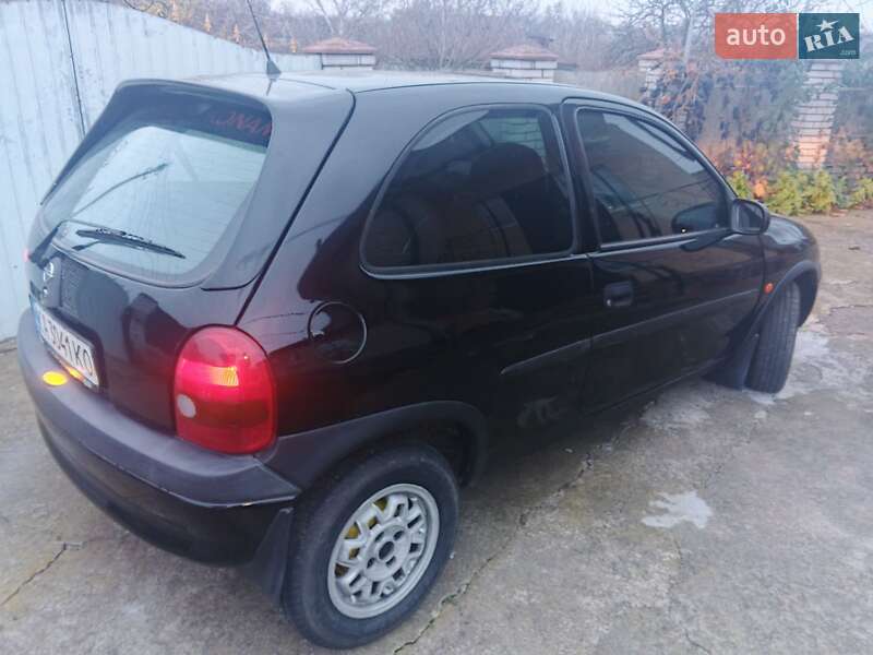 Хэтчбек Opel Corsa 1999 в Корсуне-Шевченковском