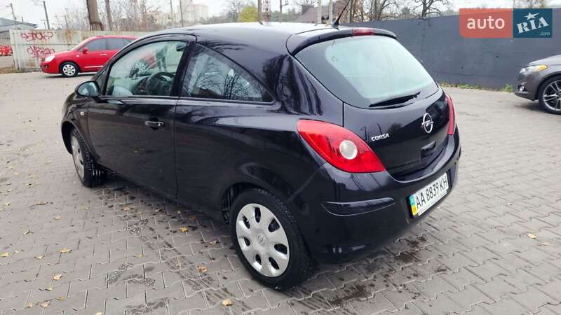 Хетчбек Opel Corsa 2010 в Києві