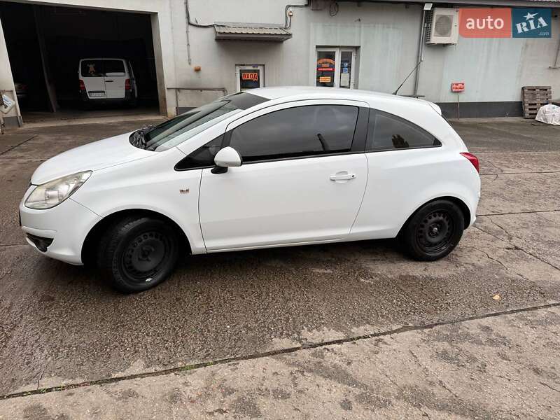 Хэтчбек Opel Corsa 2010 в Николаеве