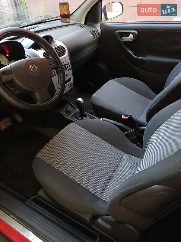 Хэтчбек Opel Corsa 2005 в Монастыриске