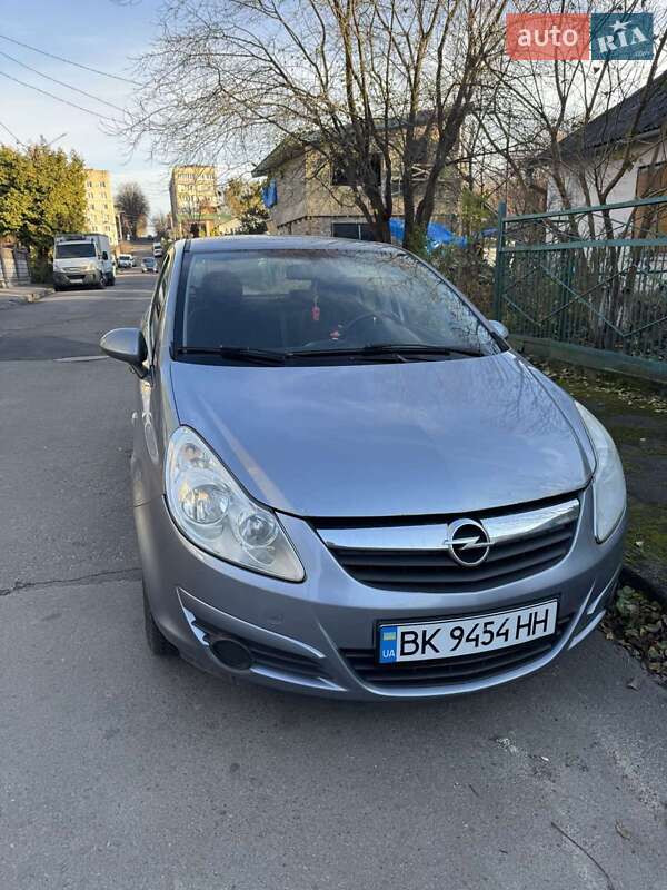 Хэтчбек Opel Corsa 2010 в Ровно