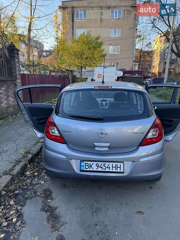 Хэтчбек Opel Corsa 2010 в Ровно