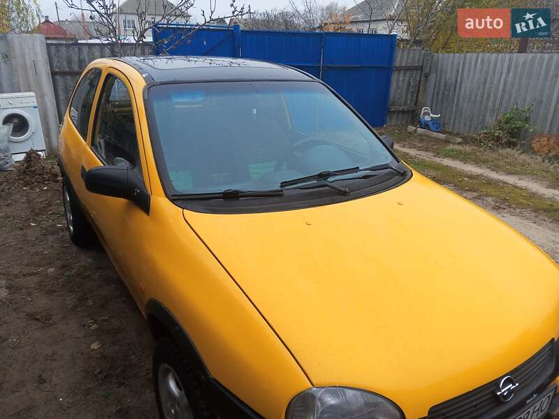 Хэтчбек Opel Corsa 2000 в Змиеве