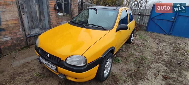 Хэтчбек Opel Corsa 2000 в Змиеве