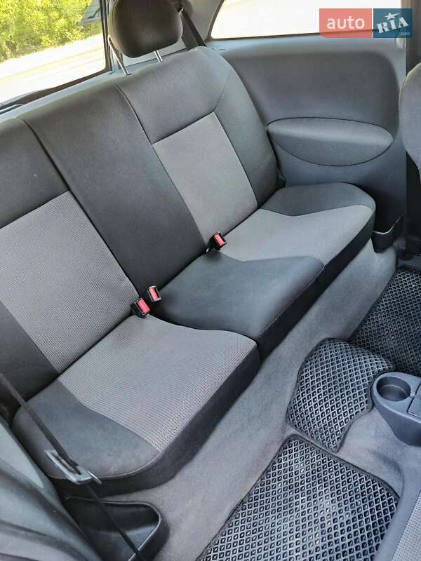 Хэтчбек Opel Corsa 2004 в Богородчанах