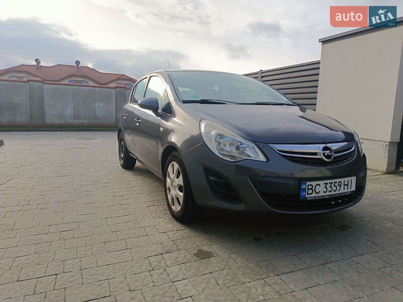 Хэтчбек Opel Corsa 2011 в Городке