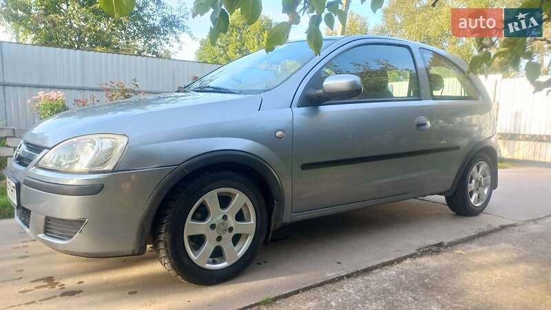 Хэтчбек Opel Corsa 2004 в Ямполе