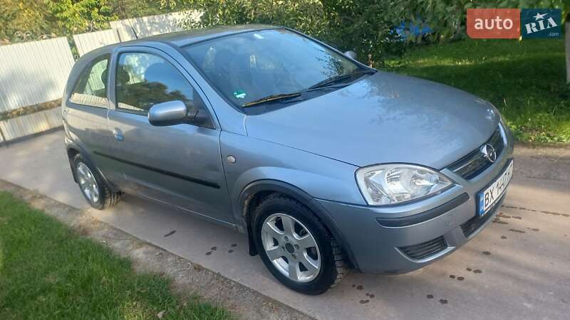 Хэтчбек Opel Corsa 2004 в Ямполе