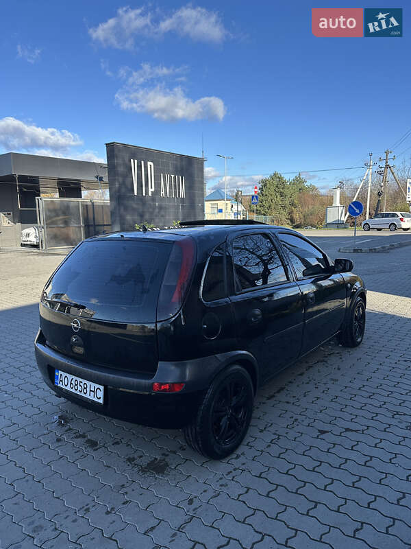 Хэтчбек Opel Corsa 2001 в Ужгороде