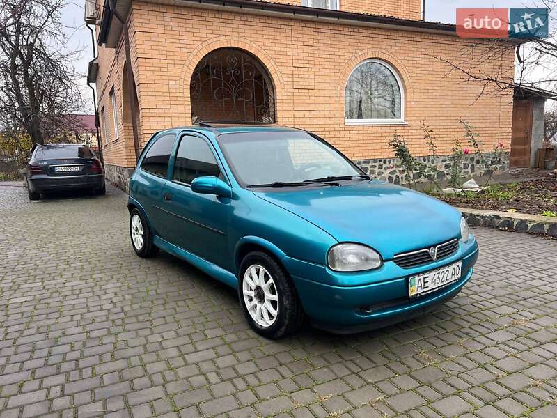 Хэтчбек Opel Corsa 1995 в Лысянке фото Хэтчбек Opel Corsa 1995 в Лысянке