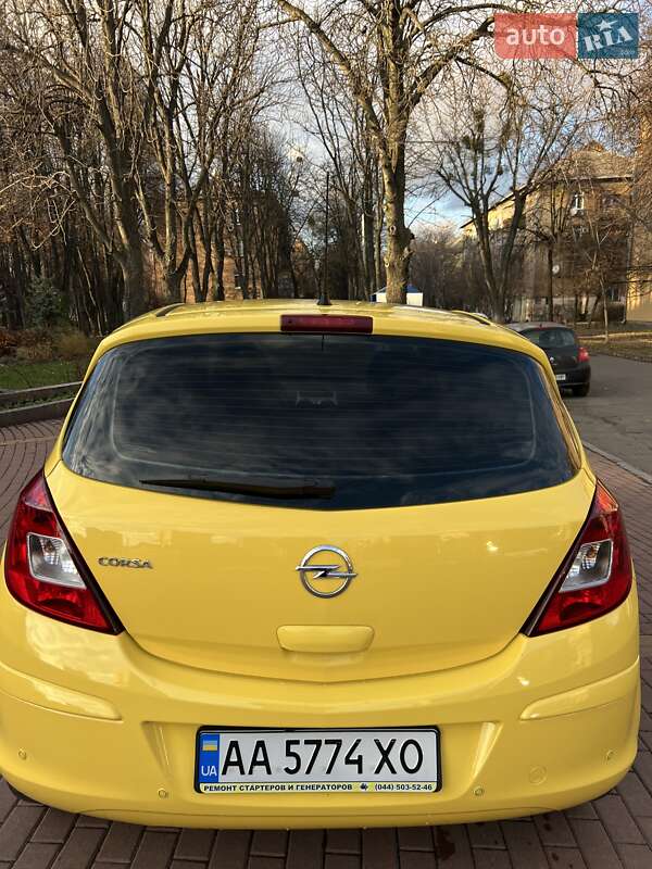 Хэтчбек Opel Corsa 2011 в Киеве