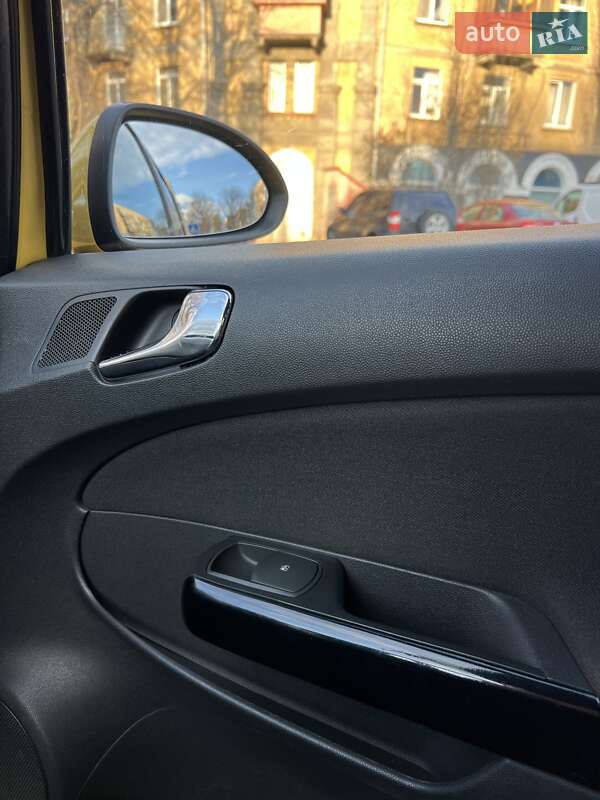 Хэтчбек Opel Corsa 2011 в Киеве