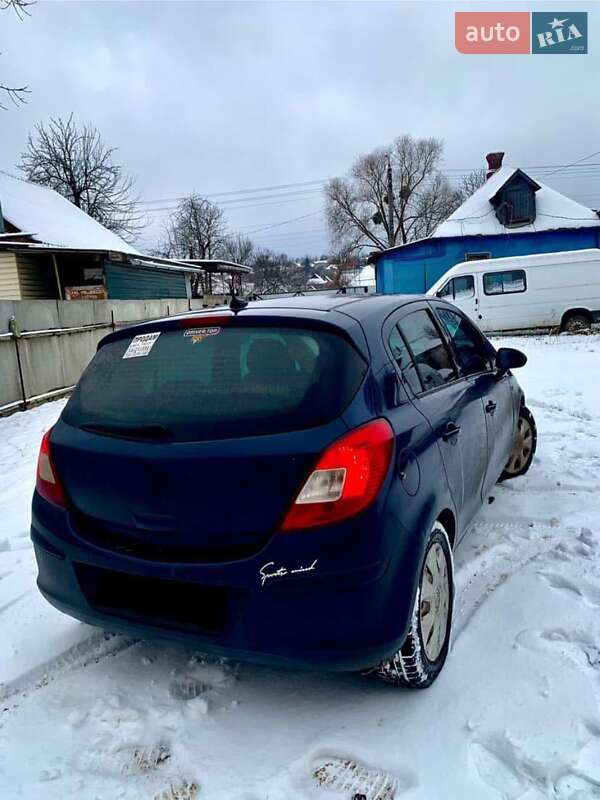 Хэтчбек Opel Corsa 2011 в Тростянце