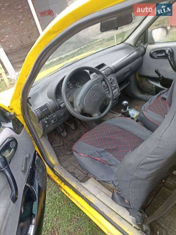 Хетчбек Opel Corsa 1996 в Решетилівці