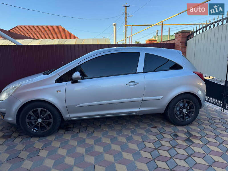 Хэтчбек Opel Corsa 2007 в Измаиле