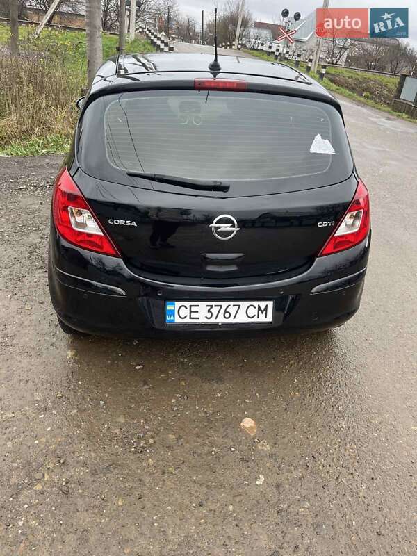 Хэтчбек Opel Corsa 2011 в Черновцах