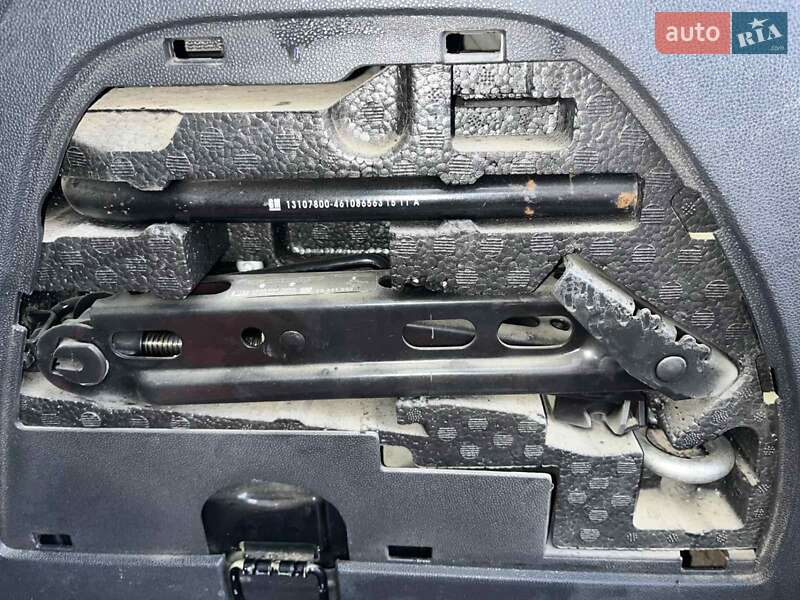 Хэтчбек Opel Corsa 2011 в Черновцах